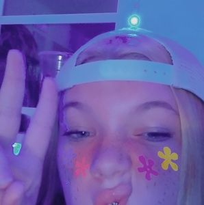 Meet your Posher, Olyvia